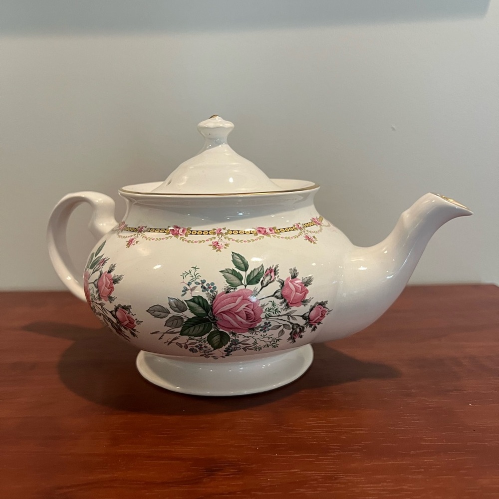 Vintage-Inspired Floral Teapot with Pink Accents